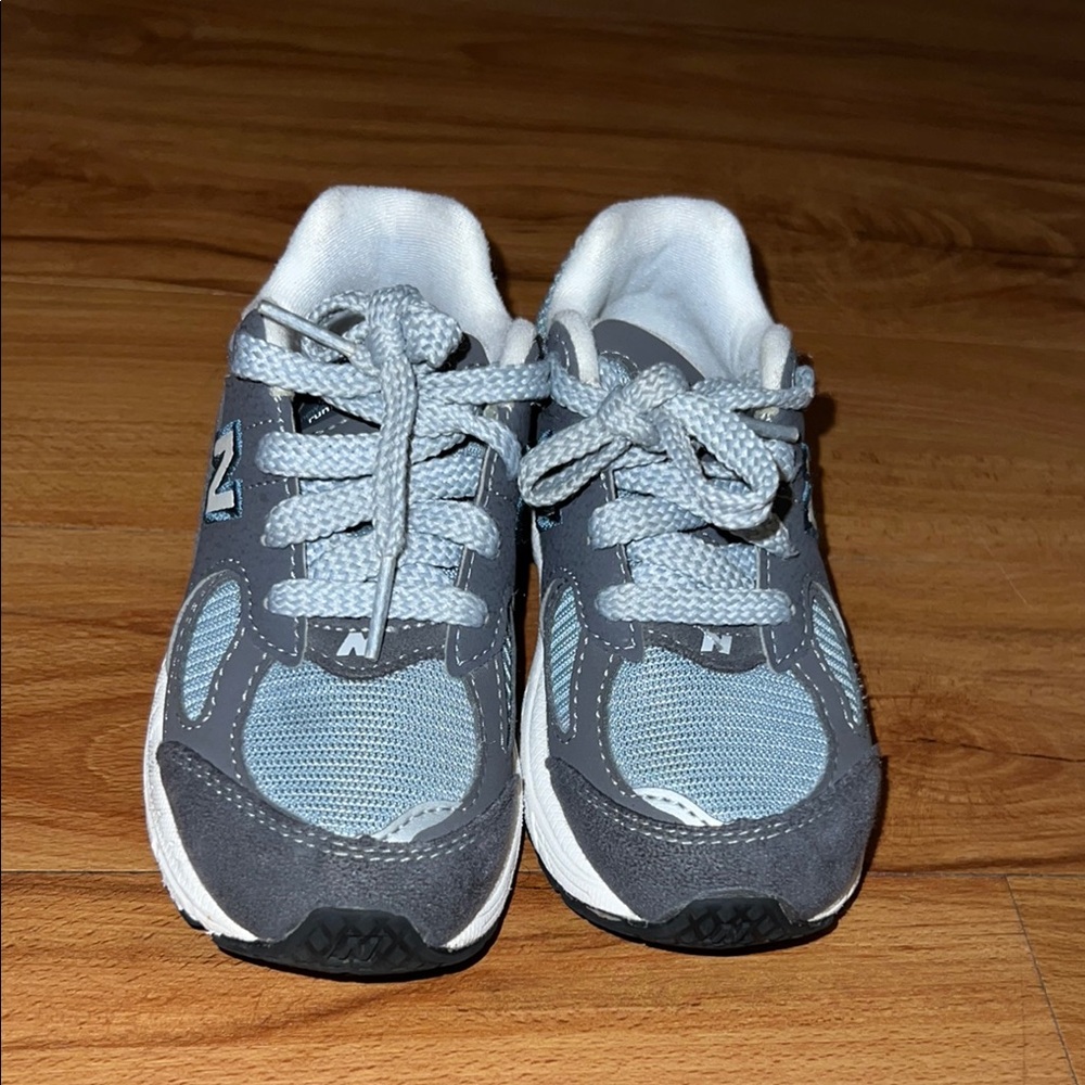 New Balance Gray and White Sneakers Comfortable Breathable Design
